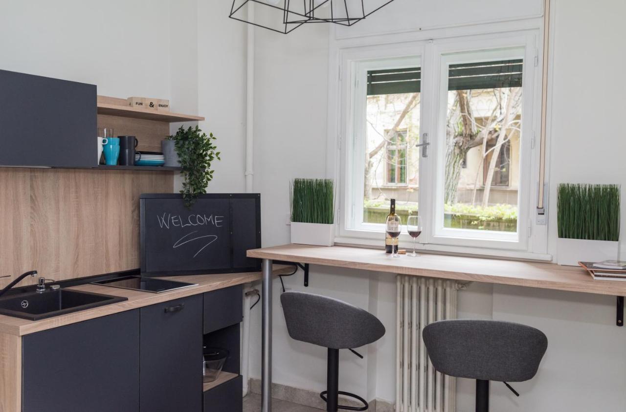 Explore The From Its Center In A Chic Balcony * Bucarest