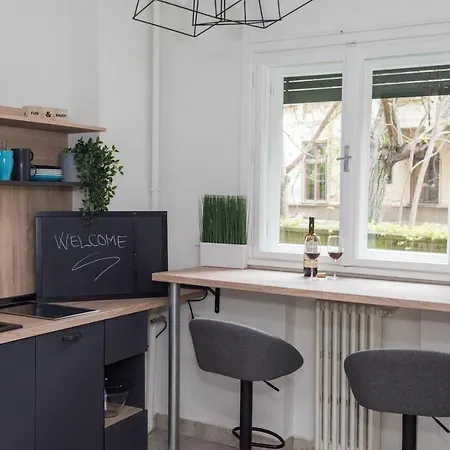 Explore The City From Its Center In A Chic Balcony Apartment Bucarest Exterior foto