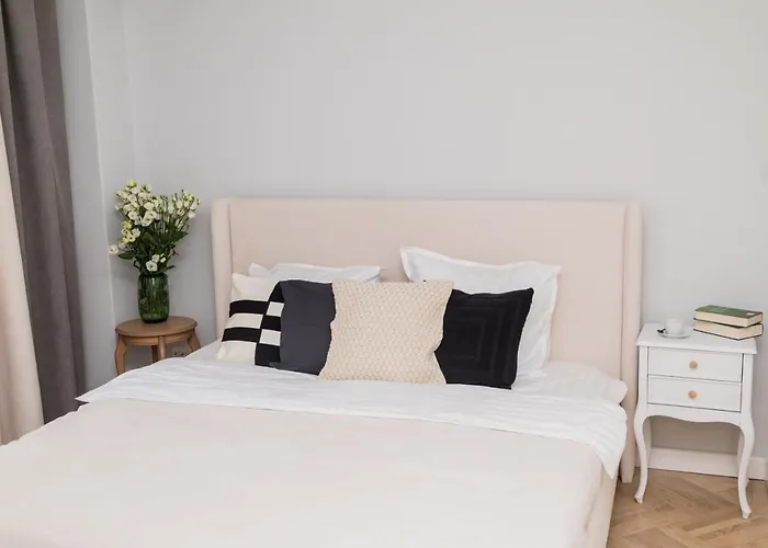 Explore The City From Its Center In A Chic Balcony Apartment