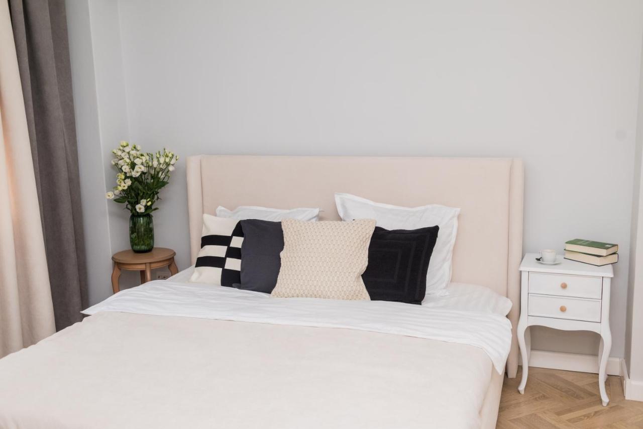 Explore The From Its Center In A Chic Balcony *